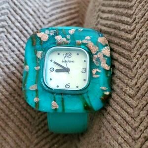 WOMENS NARMI QUARTZ WATCH HINGE CUFF BAND